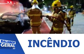Carro é destruído em um incêndio na cidade de Boquim