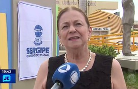 Batistão recebeu ontem duas esculturas para eternizar momentos históricos do futebol