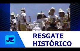 Nas décadas de 1980 e 1990 existiu os famosos bailes de  carnaval na praça Fausto Cardoso