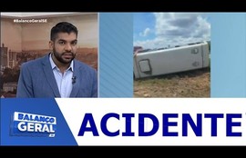 Micro-ônibus capota em Tobias Barreto