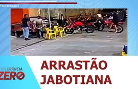 Criminosos fazem arrastão e roubam moto em estabelecimento comercial