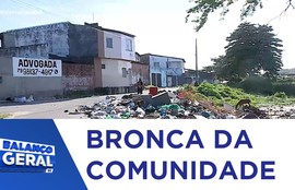 Moradores denunciam descarte irregular de lixo em terreno no Conjunto João Alves