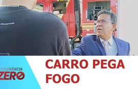 Carro pega fogo na Rua de Alagoas em Aracaju