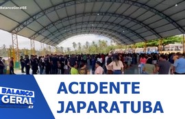 Familiares e amigos se despedem de família morta em acidente em rodovia de Japaratuba
