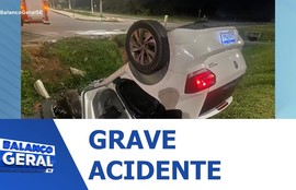 Carro cai em canal no Bairro 17 de Março em Aracaju