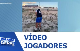 Vídeo mostra jogadores limpando o campo de futebol em Poço Redondo