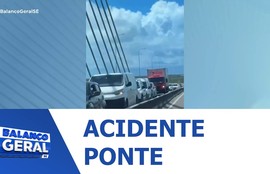Colisão entre três veículos na Ponte Aracaju/Barra deixa trânsito lento na manhã de hoje