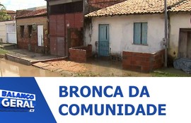 Moradores da Rua-145 no Santa Cecília em Socorro, reclamam da dificuldade em dias de chuva