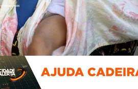 Adolescente com paralisia cerebral precisa de cadeira de banho adaptada