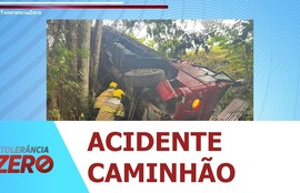 Três homens ficam feridos após caminhão capotar na SE-339 em Ribeirópolis