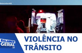 Dois homens ficam feridos após carro bater em poste na SE-100 na Barra dos Coqueiros