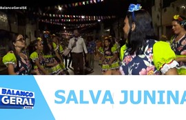 Muitas manifestações culturais, com luzes e cores das espadas e barco de fogo marcaram a Salva Junina em Estância
