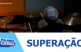 Idosa de 92 anos encontrou na música uma forma de superar o luto e seguir em frente