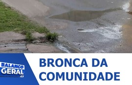 Moradores do Loteamento Jardim Indiara reclamam de transtornos causados por rede de esgoto entupida