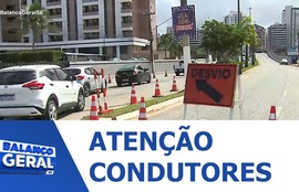 Sistema de pare e siga na Ponte Godofredo Diniz no Bairro Coroa do Meio deixa trânsito lento