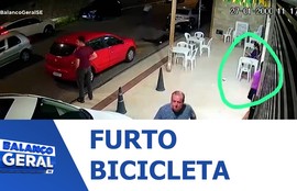 Confira imagens do furto de bicicleta em frente a uma panificação no Bairro Suissa