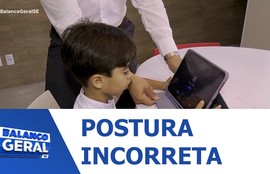 Postura incorreta diante das telas pode causar dores e lesões em crianças