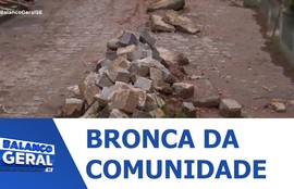 Obra parada deixa buracos e risco de acidentes no Rosa Elze, em São Cristóvão