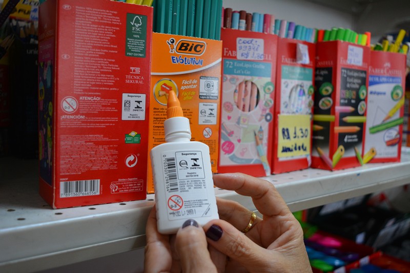 Procon divulga pesquisa para auxiliar consumidores na compra do material escolar