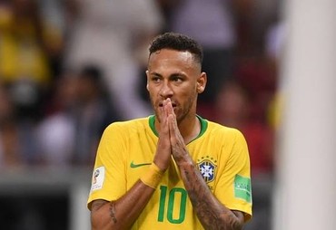 Neymar sofre lesão na panturrilha e desfalca Seleção Brasileira