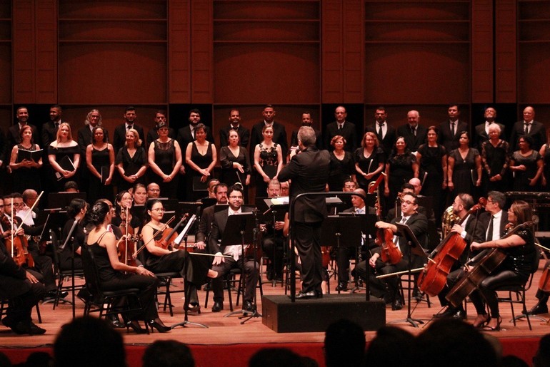 Orquestra e Coral apresentam Requiem de Mozart e Concerto de Copland no Teatro Tobias Barreto
