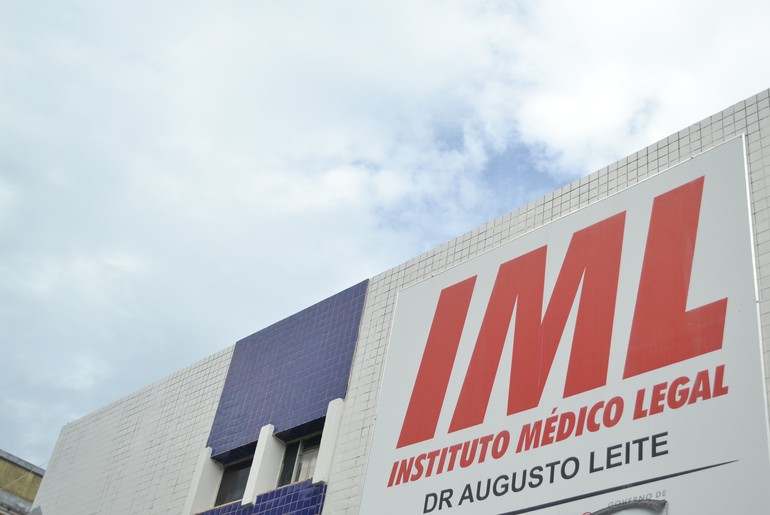 Homem é morto a tiros em churrascaria em Laranjeiras