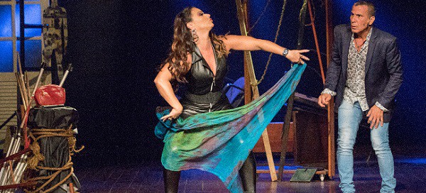 Os atores, Eri Johndon e Viviane Araújo, apresentam espetáculo em Aracaju