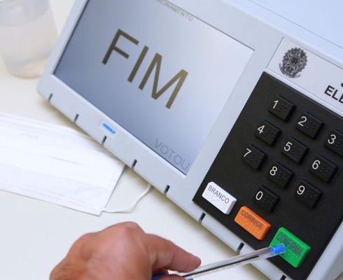 Falta de justificativa por não votar impede expedição de documentos