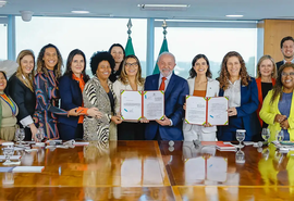 Lula sanciona lei que garante 30% de vagas para mulheres em conselhos de estatais