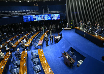 Senado aprova isenção de Imposto de Renda para quem ganha até dois salários mínimos
