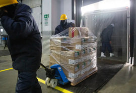Brasil recebe lote de medicamento para tratar câncer de mama pelo SUS