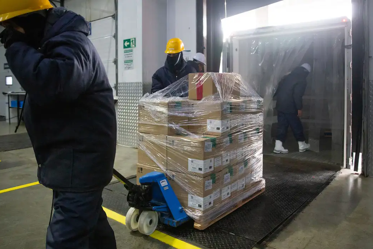 Brasil recebe lote de medicamento para tratar câncer de mama pelo SUS