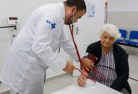 Casos de vírus respiratório crescem e acendem alerta entre idosos