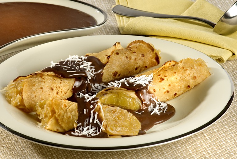 Panqueca de chocolate com abacaxi 