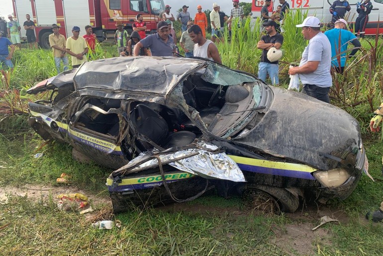 Capotamento na BR-101 deixa três mortos entre Estância e Umbaúba