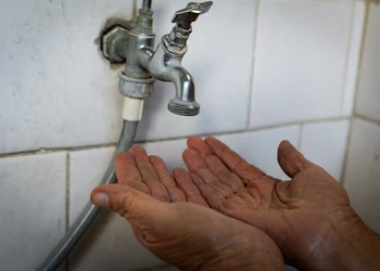 Rompimento de adutora compromete fornecimento de água em bairros de Aracaju