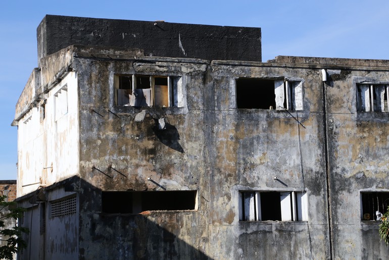 Famílias devem sair das instalações da antiga Clínica Santa Maria em breve