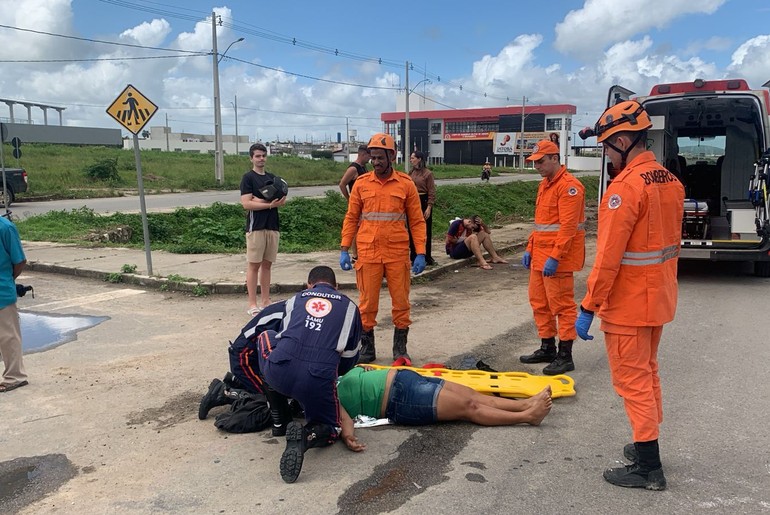 Colisão entre duas motocicletas deixa feridos em avenida de Itabaiana