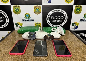 Dupla criminosa é presa por tráfico de drogas com cerca de 3 kg de cocaína em Lagarto