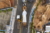Imagem de Santo Antônio com 12 metros é instalada na colina e impulsiona turismo religioso