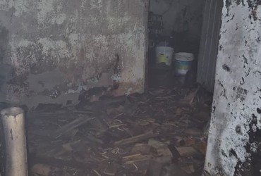 Incêndio atinge e destrói casa em Areia Branca