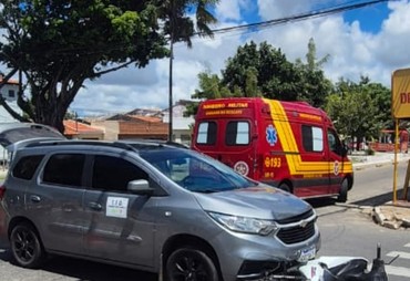 Colisão entre carro e moto deixa mulher ferida na Zona Oeste de Aracaju