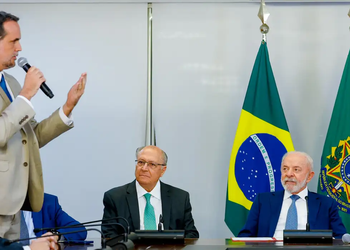Compras internacionais de até US$50 voltam a ficar isentas de imposto federal