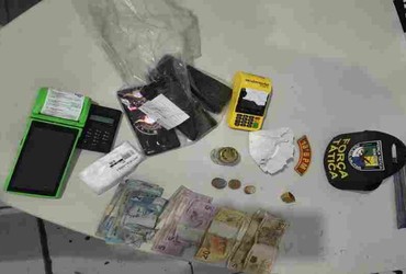 Casal suspeito de tráfico é preso com entorpecentes na Coroa do Meio