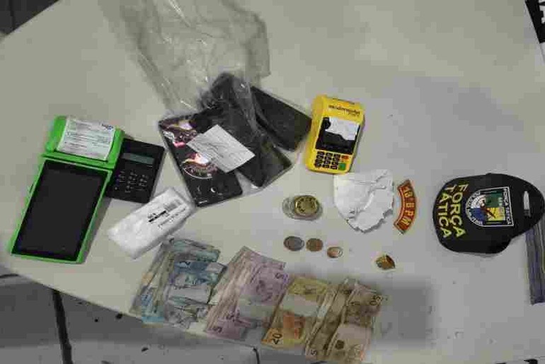 Casal suspeito de tráfico é preso com entorpecentes na Coroa do Meio
