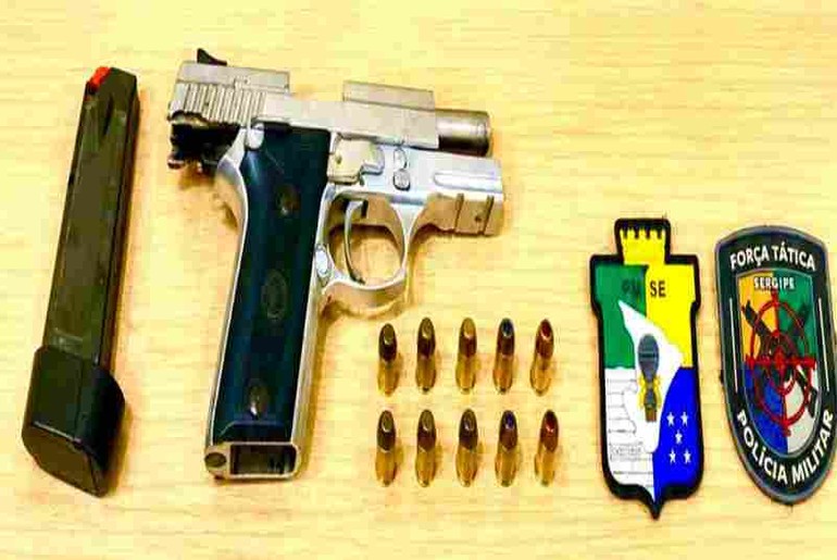 Dois homens são presos com armas de fogo durante abordagens no Alto Sertão