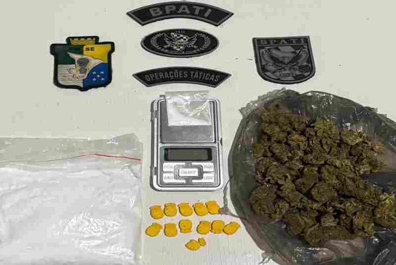 Suspeito é preso após perseguição e apreensão de drogas em Capela