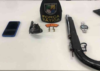 Dupla suspeita de porte ilegal e adulteração de veículo é presa em Aracaju