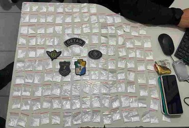 Mulher suspeita de tráfico é presa com 140 embalagens de cocaína em Lagarto