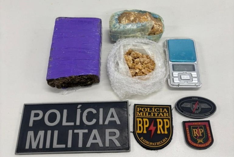 Polícia apreende cerca 700 gramas de drogas após perseguição em Socorro
